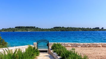 Villa (FourBedroom Beachfront Villa with Poo) | Vista desde la propiedad