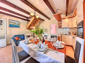 Villa (FourBedroom Beachfront Villa with Poo) | Living room | 32-inch flat-screen TV with digital channels