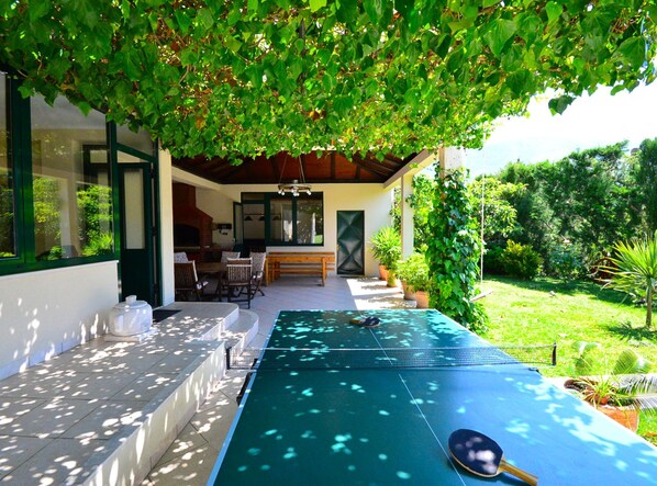 Villa (Three bedroom Villa with pool) | Spielezimmer