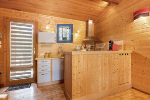Interior - Holiday Home “Petite Semi-Detached Villa in the Pine Forest” with Wi-Fi (Lacanau)