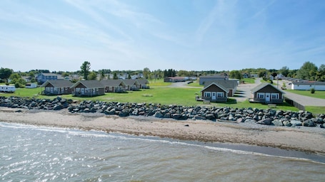 Exterior. Motel & Chalets l'Acadien sur mer