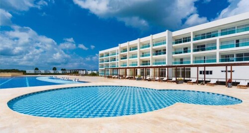 Cabin with private jacuzzi, in Condominio la Marina with private beach and swimming pool.