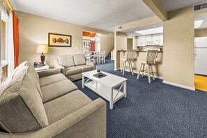 TV - Family-Friendly Townhome at Sand Castle Village- Pool, Lake & Fun! (New Bern)