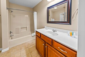 Shower, hair dryer, towels, shampoo - New Bern Condo Getaway: Golf, Pool, and Family-Friendly Comfort! (New Bern)
