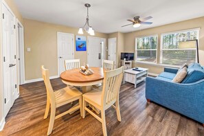 Interior - Family Friendly Condo with Golf, Pools & River Access! (New Bern)