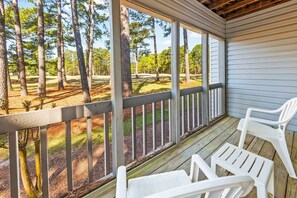 Terrace/patio - Family Friendly Condo with Golf, Pools & River Access! (New Bern)