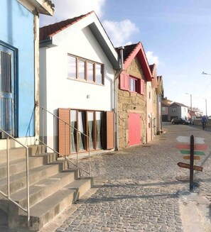 Exterior - Serena's House - 1st line of the beach (Vila Chã)