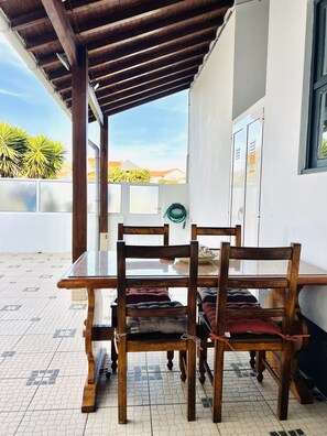 Outdoor dining - Vrbo Property (Vila Chã)