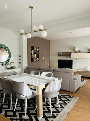 Dining - Vrbo Property (Vila Chã)