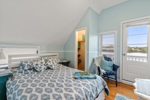 3 bedrooms, iron/ironing board, WiFi, bed sheets - Serene 3-bedroom house with AC in charming Onset Massachusetts (Wareham)
