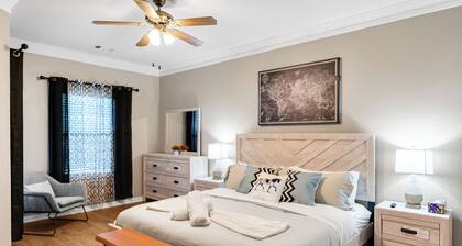 Warm & Spacious 4BR/3BA/4TV Home – Newly Renovated