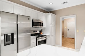 Fridge, microwave, oven, stovetop - Warm & Spacious 4BR/3BA/4TV Home – Newly Renovated (Forney)