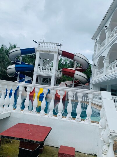 Las casas resort dingalan