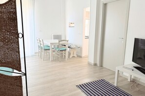 Dining - P093 - Porto Recanati, new sea front apartment with a terrace (Porto Recanati)