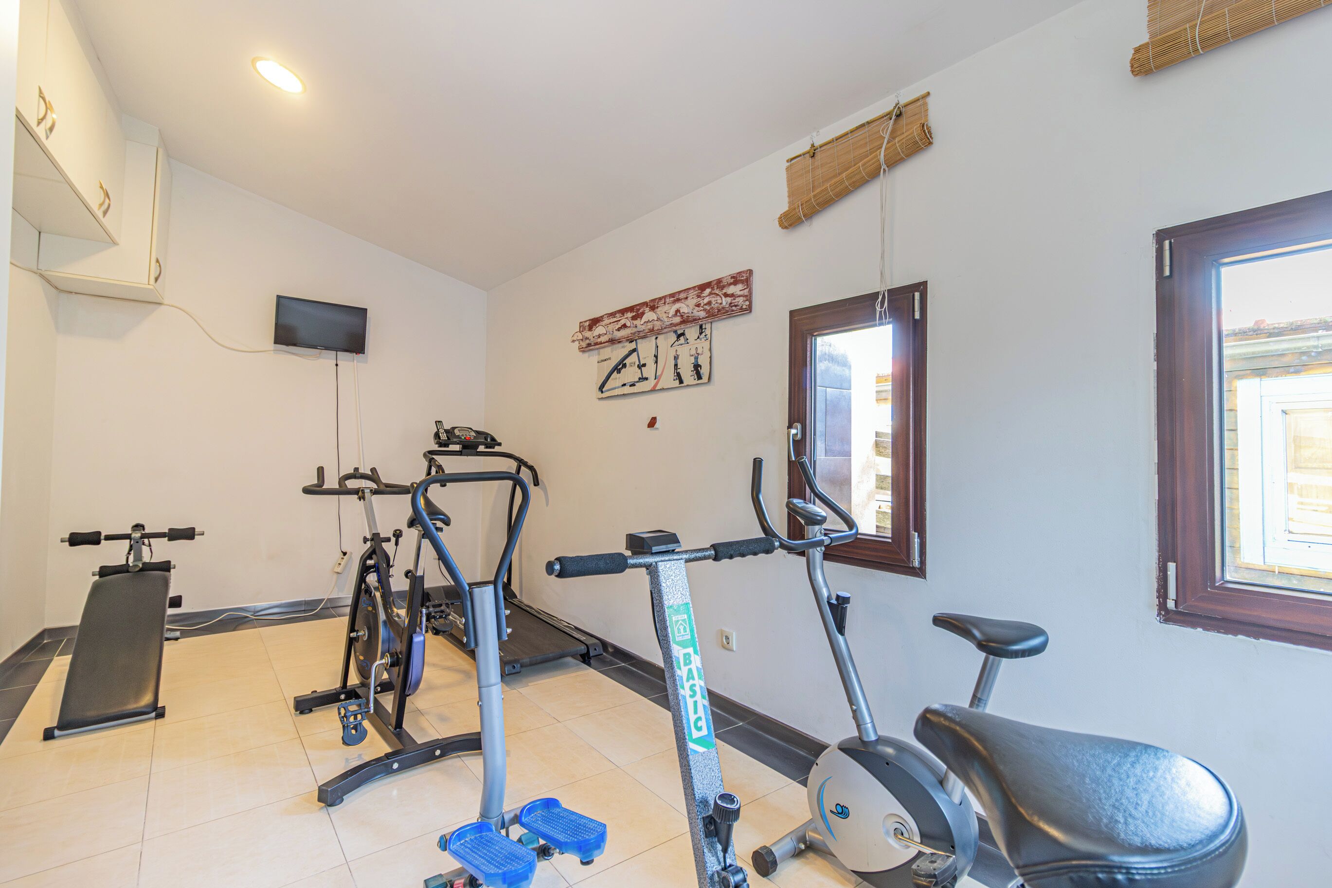Room, Multiple Beds | Fitness facility