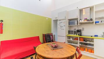 Room, Multiple Beds | Dining