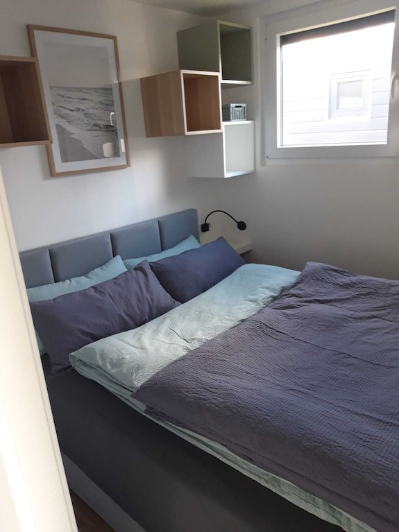 Modernes, Familienfreundliches Hausboot Am Wangermeer Mit Dachterrasse, Direktem Seezugang, Sups Und Seeblick Ideal Für Paare, Familien Und Kleine Gruppen. - Wangerland
