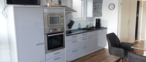 Frigorifero, microonde, forno, lavastoviglie