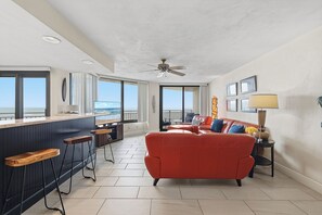 Smart TV - 🌴Oceanfront Stunner | Gorgeous Views | 🐾Pet Friendly 🐾| Sherwin 501🌴 (Daytona Beach Shores)