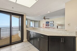 Interior - 🌴Oceanfront Stunner | Gorgeous Views | 🐾Pet Friendly 🐾| Sherwin 501🌴 (Daytona Beach Shores)