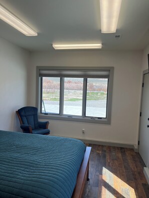 Room - Ground floor level apartment for relaxing in beautiful Mackay Idaho (Mackay)