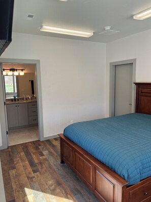 Room - Ground floor level apartment for relaxing in beautiful Mackay Idaho (Mackay)