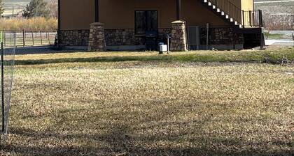 Ground floor level apartment for relaxing in beautiful Mackay Idaho