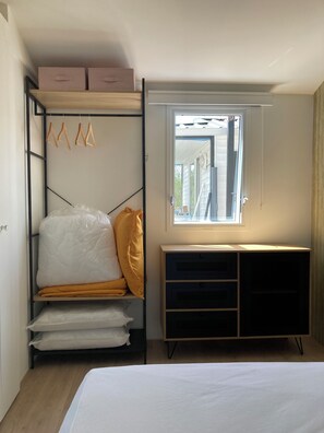 3 bedrooms, iron/ironing board - Double mobile, large terrace, sports activities, swimming pool, beach 12 km, (FREJUS)