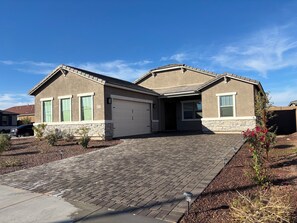 Exterior - Extended family vacation, spacious home 28 day minimum.
3BR-Office-2Full baths (Buckeye)