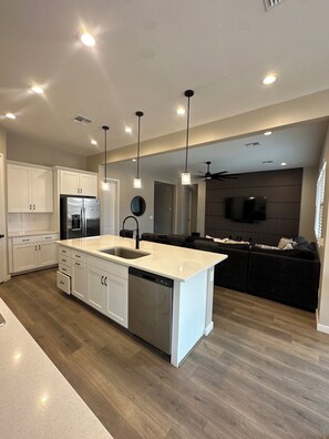 Interior - Extended family vacation, spacious home 28 day minimum.
3BR-Office-2Full baths (Buckeye)