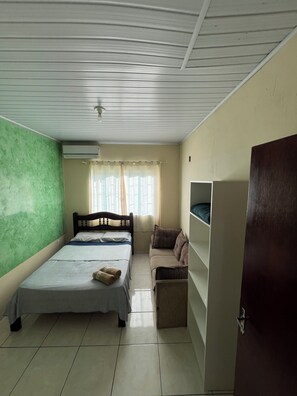 Iron/ironing board, Internet, bed sheets - Large house in Pinheira | 3 bedrooms + barbecue + pet-friendly + nearby Guarda do Embaú (Palhoça)