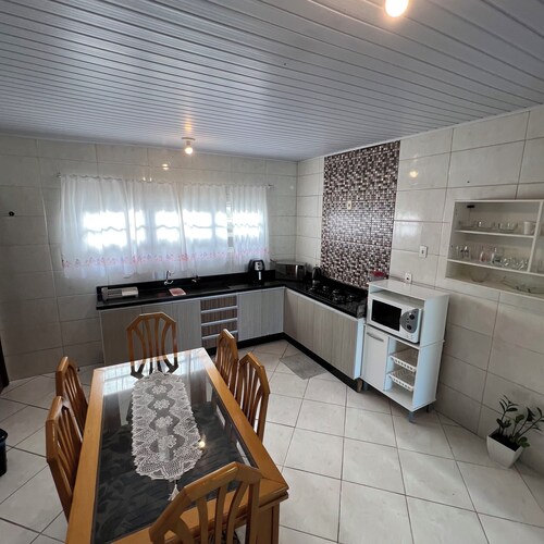Large house in Pinheira | 3 bedrooms + barbecue + pet-friendly + nearby Guarda do Embaú