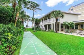 Property grounds - Beachfront Bliss! Right on the Gulf of Mexico!
On the sandy white beach!!! (North Redington Beach)