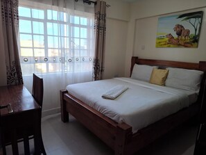2 bedrooms, iron/ironing board, Internet, bed sheets - City Luxe 2BR | Near CBD, Westlands, Museum & Major Hospitals (Nairobi)