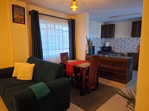 TV - City Luxe 2BR | Near CBD, Westlands, Museum & Major Hospitals (Nairobi)