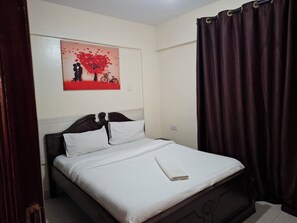 2 bedrooms, iron/ironing board, Internet, bed sheets - City Luxe 2BR | Near CBD, Westlands, Museum & Major Hospitals (Nairobi)