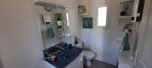 Bathroom - Vrbo Property (Draguignan)