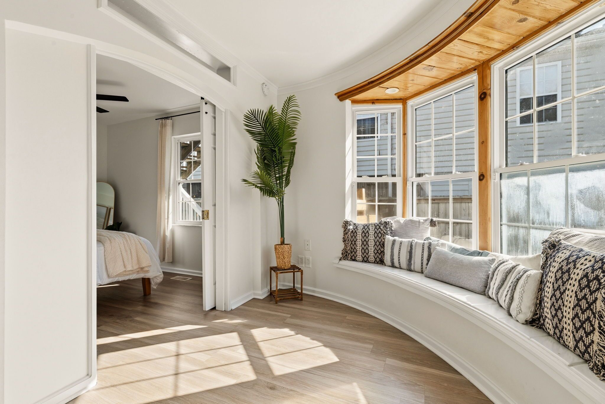 4 bedrooms, internet, bed sheets