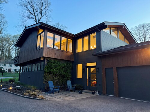 1 Mile From PGA Championship -  4-BR Modern house in Berwyn