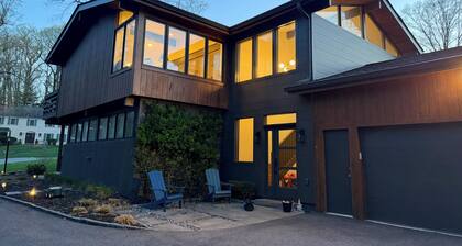 1 Mile From PGA Championship - 4-BR Modern house in Berwyn