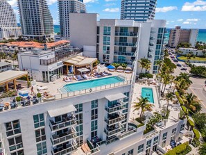 Exterior - 2 Bed/3 Bath Beach Townhouse  I 1600sqft I 5 Star amenities I No Resort fee I (Fort Lauderdale)