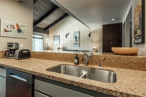 Interior - Elevated Alpine Retreat Near Canyon Lodge 643 (Mammoth Lakes)