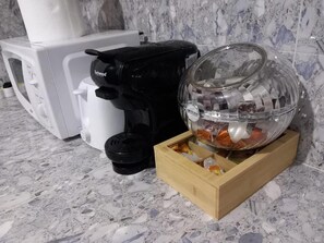 Coffee and/or coffee maker - Apartment T2 zone 4 - Biétry (Abidjan)