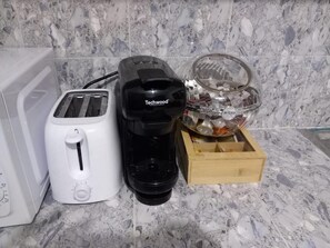Coffee and/or coffee maker - Apartment T2 zone 4 - Biétry (Abidjan)