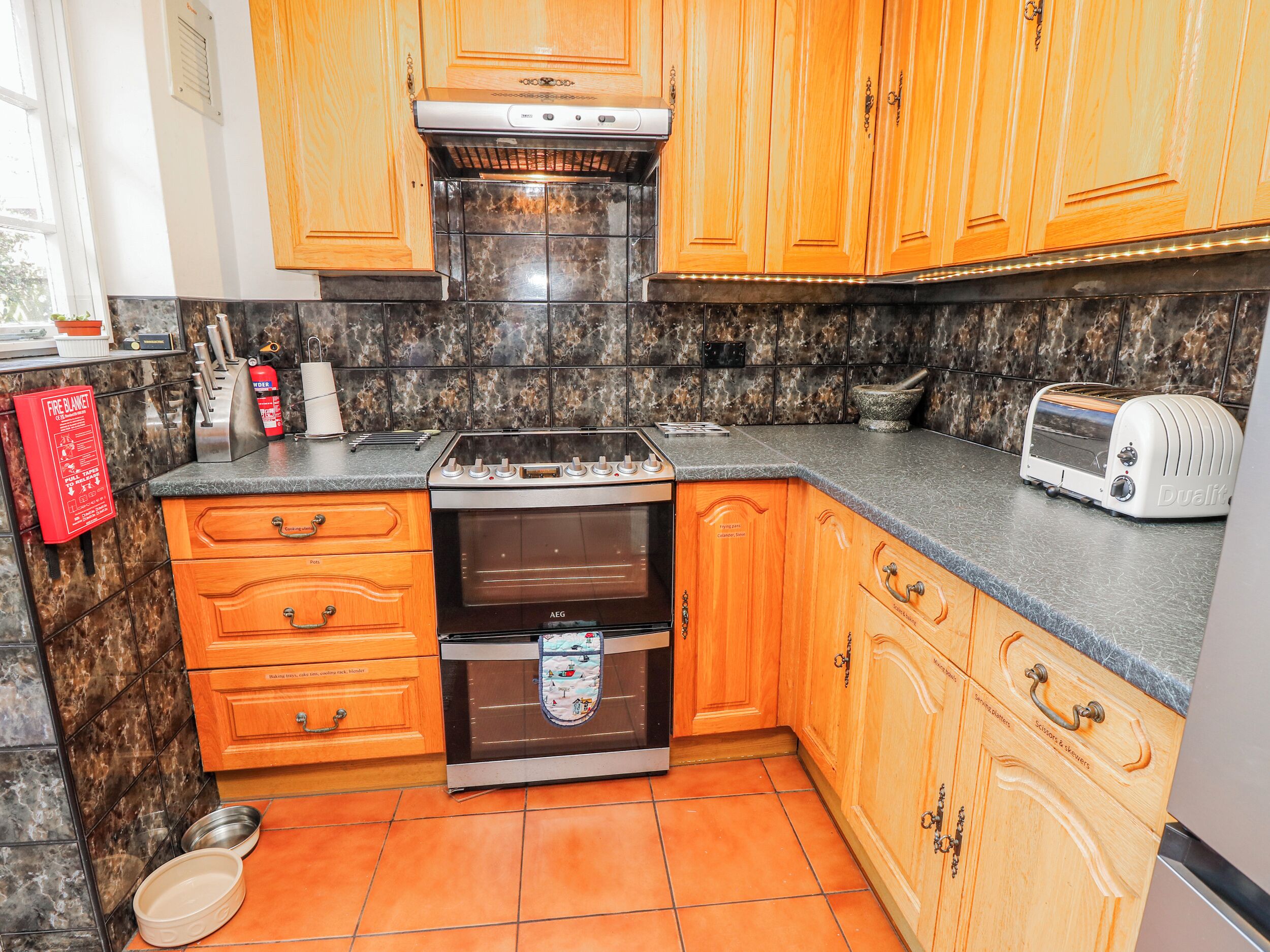 Dishwasher, cookware/dishes/utensils