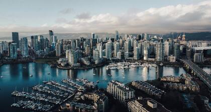 Rosedale on Robson, Downtown Vancouver
A short walk to BC Place Stadium