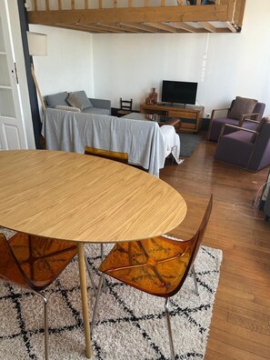 Dining - Vrbo Property (Bois-le-Roi)