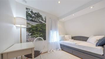 2 bedrooms, desk, iron/ironing board, travel crib