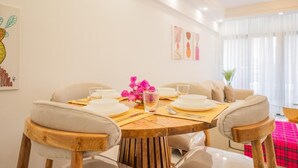 Leilighet – deluxe, byutsikt | Spiseområde