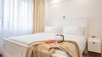 Deluxe-Apartment, Stadtblick | Verdunkelungsvorhänge, kostenloses WLAN